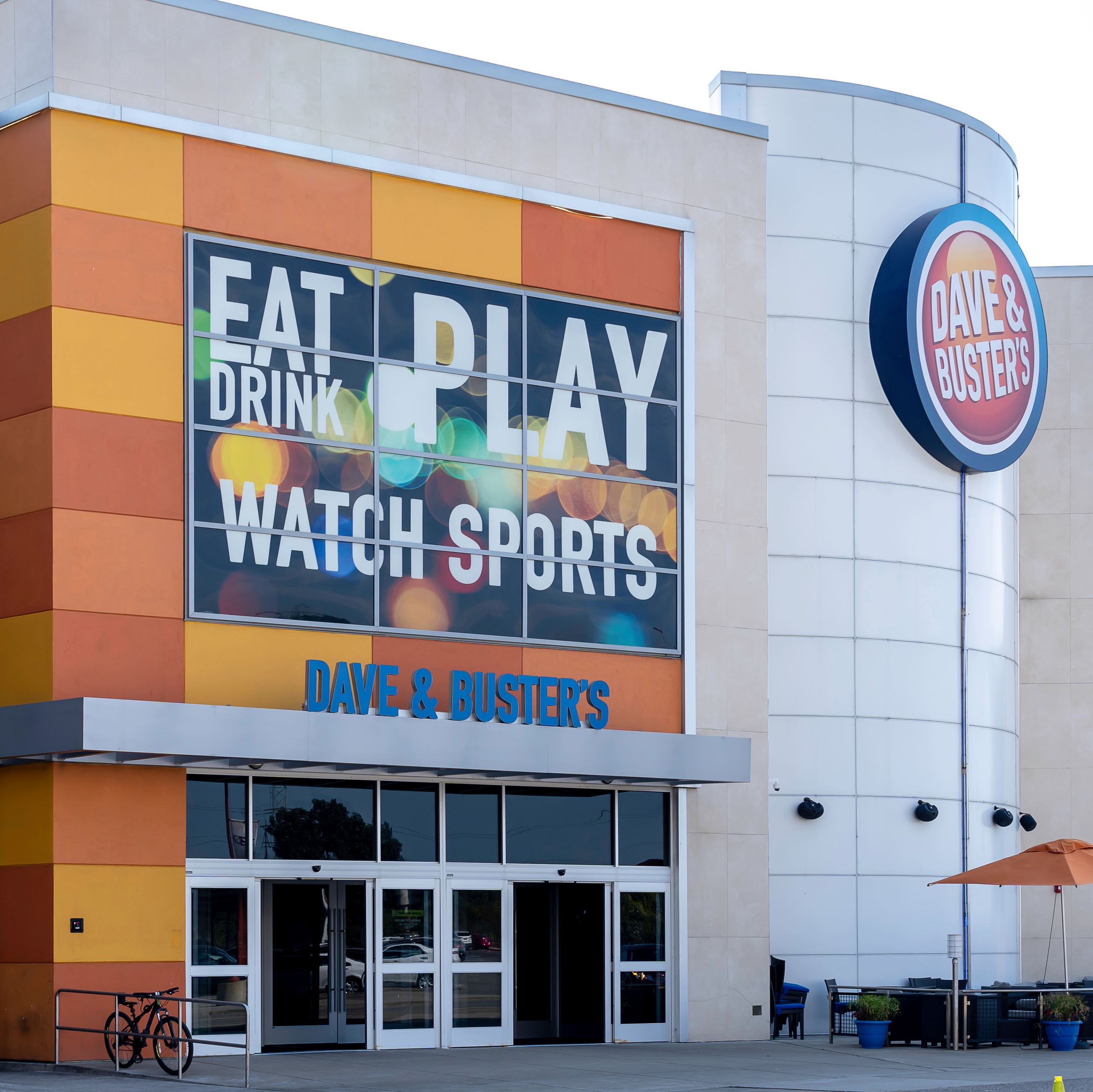 Front sign of Daev & Buster's sports bar and arcade.